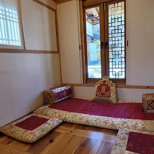 Chaehyodang Hanok Lodge